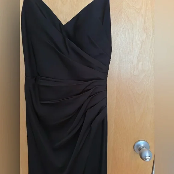Black satin beautiful gown, worn once and in perfect condition! Bridesmaid/guest - Picture 4 of 7